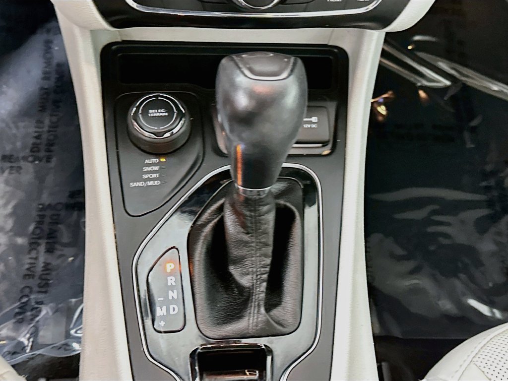 Used 2019 Jeep Cherokee Overland AWD/4WD image 23