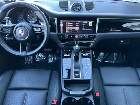 Used 2024 Porsche Macan image 6