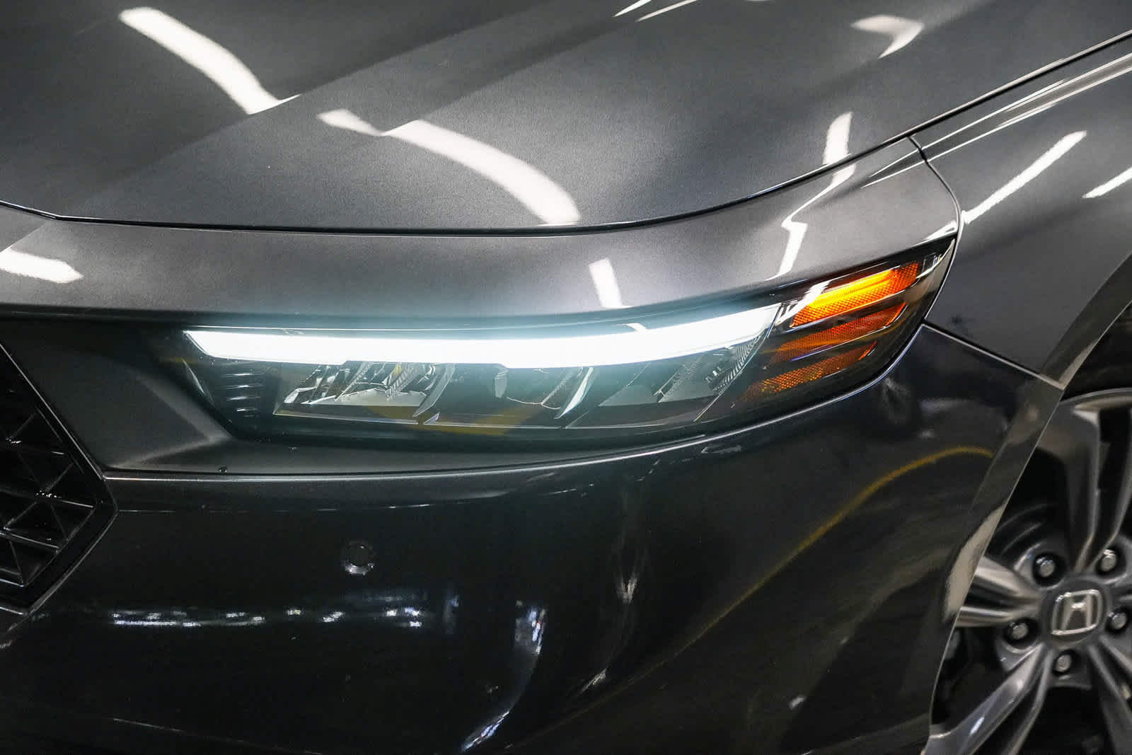 Used 2023 Honda Accord EX-L image 2