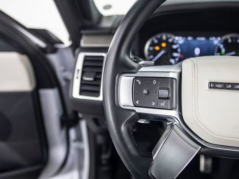 Used 2023 Land Rover Discovery Metropolitan Edition image 39