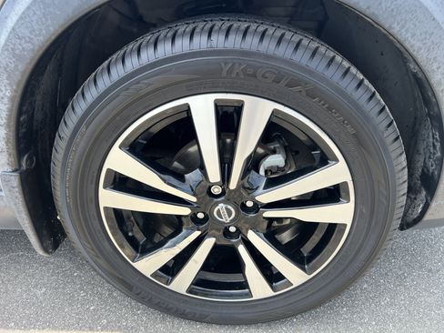 Used 2019 Nissan Kicks SR w/ Exterior Electronics Package FWD image 12