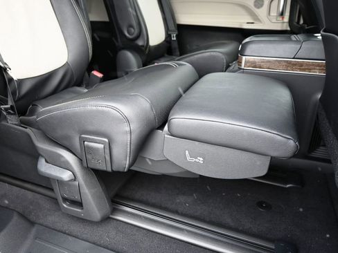 New 2026 Toyota Sienna Platinum image 18