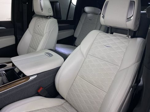 Certified 2025 Cadillac Escalade ESV Sport Platinum image 11