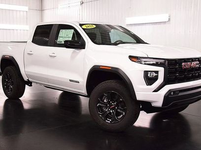 New 2025 GMC Canyon Elevation w/ Convenience Package