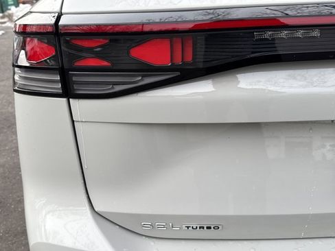 Used 2026 Volkswagen Tiguan SEL R-Line image 39