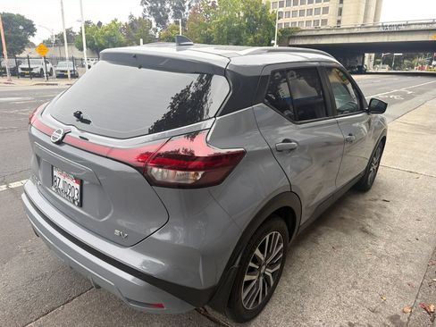 Used 2021 Nissan Kicks SV FWD image 8