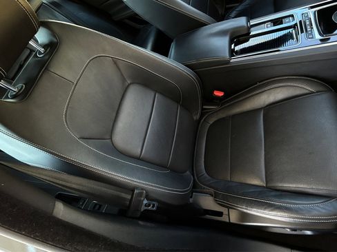 Used 2016 Jaguar XF R-Sport image 20