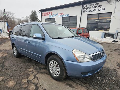 Used 2012 Kia Sedona LX image 1