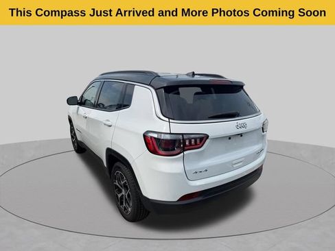 Used 2024 Jeep Compass Limited AWD/4WD image 3