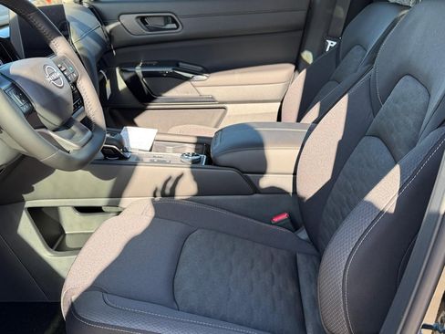 New 2026 Nissan Pathfinder SV image 18