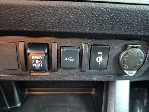 Used 2020 Toyota Tacoma TRD Sport AWD/4WD image 23