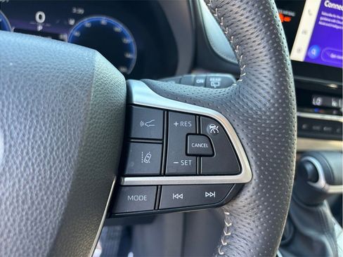 Used 2025 Toyota Sienna Platinum AWD/4WD image 31