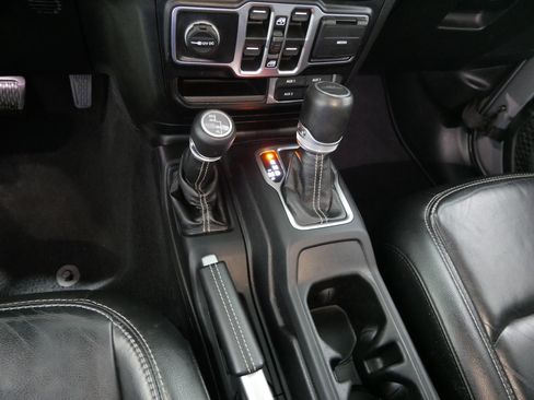 Used 2020 Jeep Gladiator Overland image 24