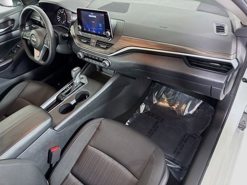 Used 2025 Nissan Altima 2.5 SV image 30