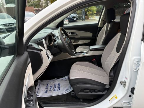 Used 2017 Chevrolet Equinox LS image 9