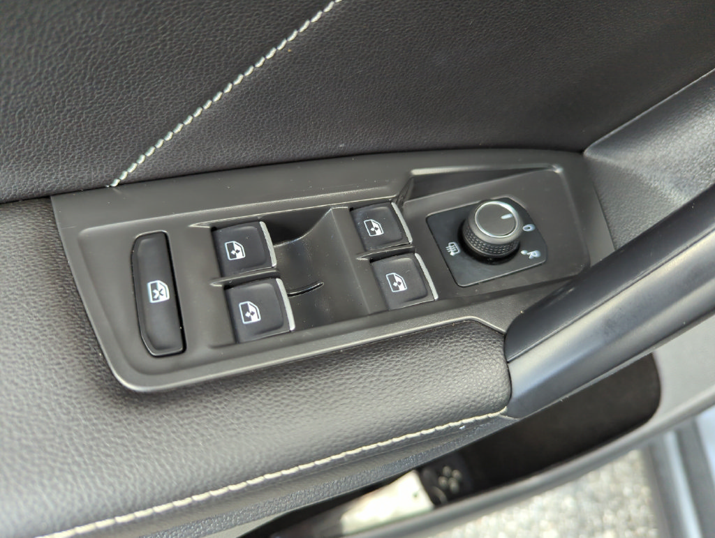 Used 2023 Volkswagen Tiguan SE R-Line FWD image 30