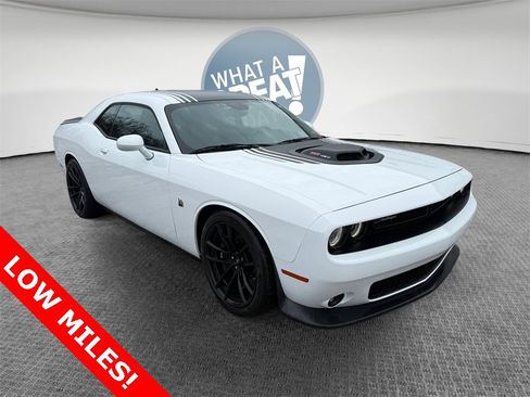 Used 2022 Dodge Challenger R/T Scat Pack w/ Shaker Package image 1