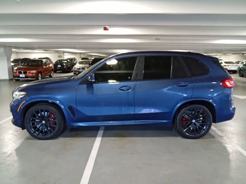 Used 2022 BMW X5 xDrive40i w/ M Sport Package image 2