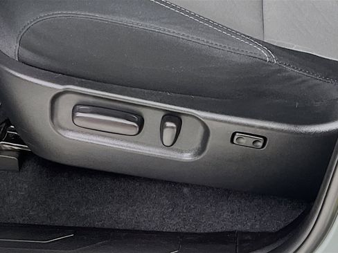 Used 2022 Toyota Tacoma TRD Sport w/ Technology Package image 16