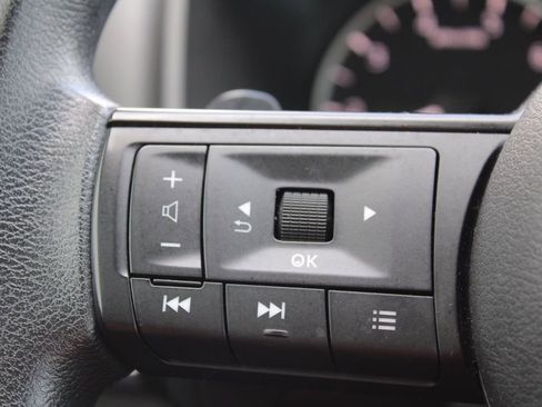 Used 2023 Nissan Rogue S image 26