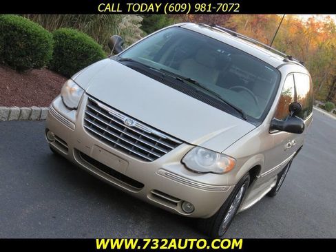 Used 2006 Chrysler Town & Country Limited w/ Trailer Tow Prep Group image 14