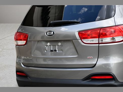 Used 2017 Kia Sorento L FWD image 24