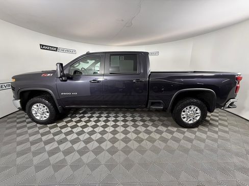Used 2024 Chevrolet Silverado 2500 LT w/ Convenience Package image 3