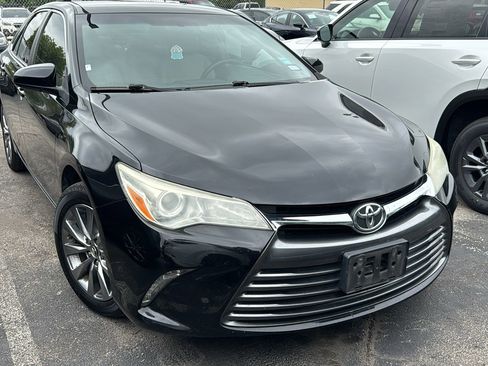 Used 2015 Toyota Camry XLE FWD image 2