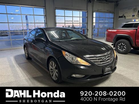 Used 2013 Hyundai Sonata SE FWD image 1