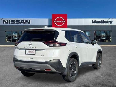 Used 2024 Nissan Rogue SV image 8