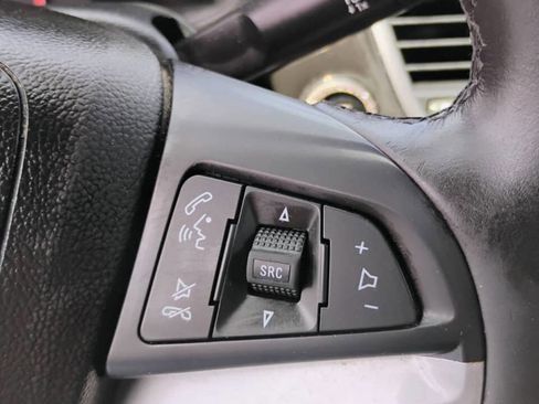 Used 2021 Chevrolet Trax LT w/ Premium Seat Package AWD/4WD image 22