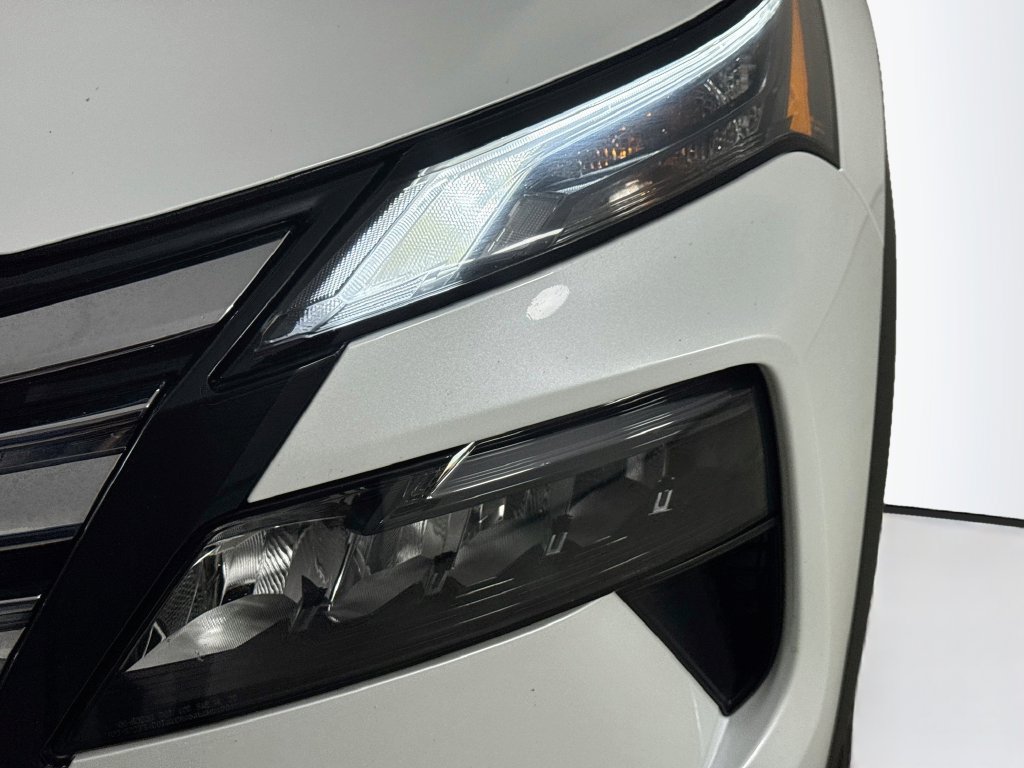Used 2025 Nissan Rogue SV FWD image 39