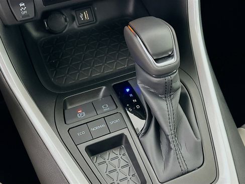 Used 2025 Toyota RAV4 XLE Premium image 24