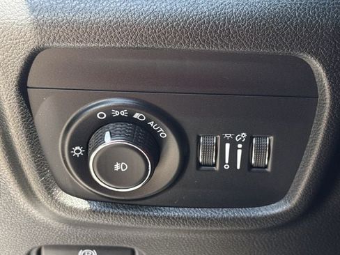 Used 2021 Jeep Grand Cherokee L Overland w/ Luxury Tech Group IV AWD/4WD image 24