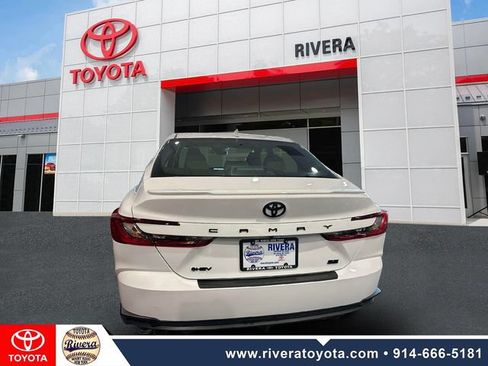 Used 2025 Toyota Camry SE w/ Convenience Package FWD image 4