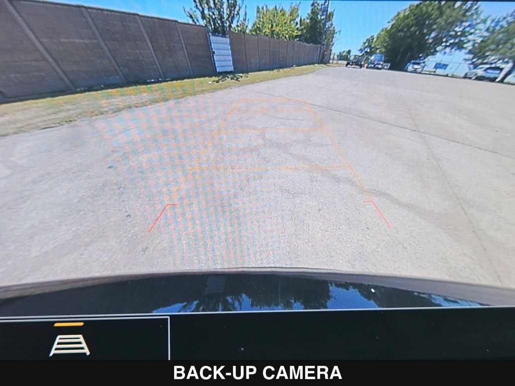 Used 2022 Chevrolet Traverse LT FWD image 37