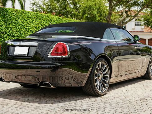 Used 2019 Rolls-Royce Dawn RWD image 17