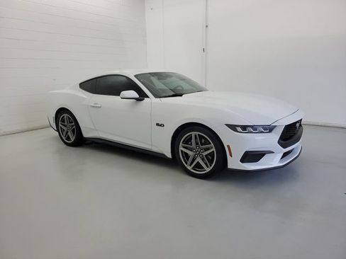 Used 2024 Ford Mustang Coupe RWD image 4