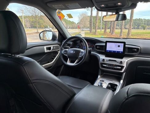 Used 2022 Ford Explorer XLT w/ Equipment Group 202A image 26