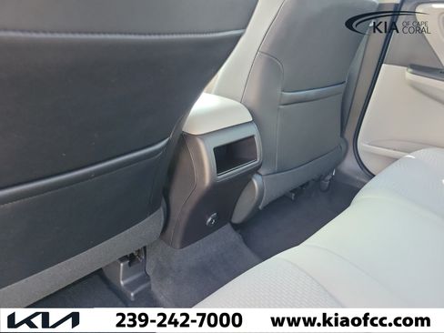 Used 2016 Toyota Camry SE w/ Moonroof Package FWD image 13