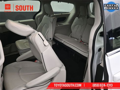 Used 2018 Chrysler Pacifica Limited w/ Advanced Safetytec Group image 49