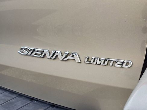 Used 2010 Toyota Sienna XLE image 51