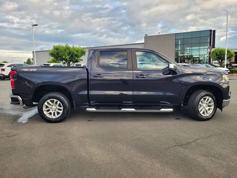 Used 2022 Chevrolet Silverado 1500 LT AWD/4WD image 3