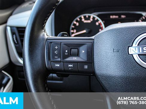 Used 2025 Nissan Rogue SV FWD image 24