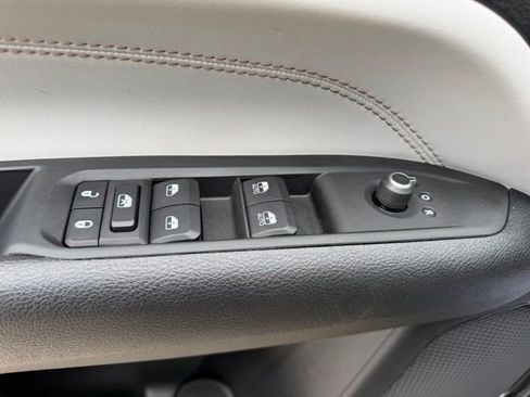 Used 2022 Jeep Compass Limited AWD/4WD image 16