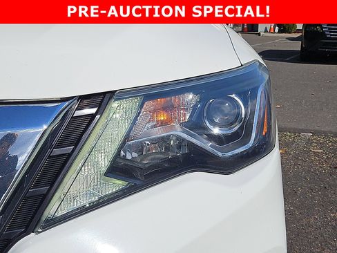 Used 2017 Nissan Pathfinder S AWD/4WD image 7