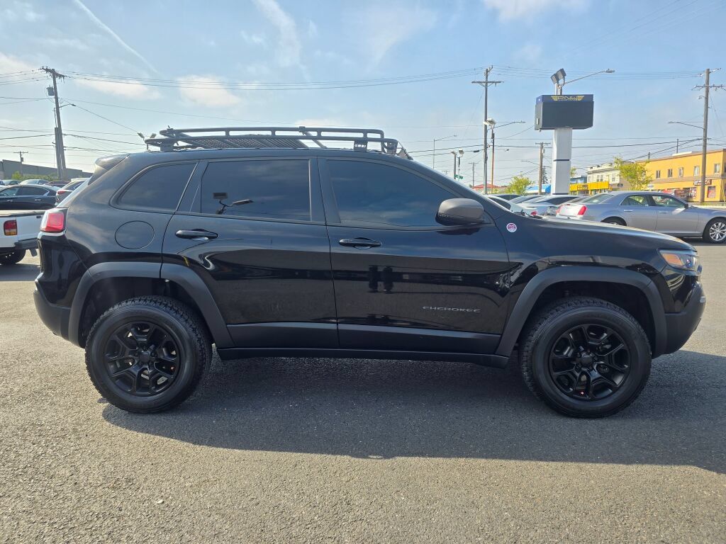 Used 2019 Jeep Cherokee Trailhawk AWD/4WD image 5