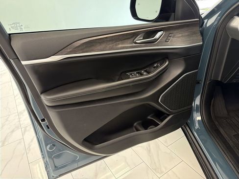 Used 2026 Jeep Grand Cherokee L Limited image 23