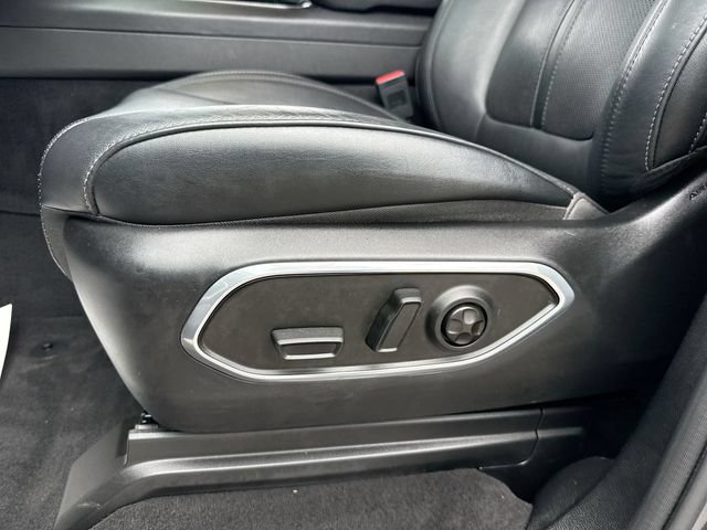 Used 2023 Jeep Wagoneer Series III w/ Preferred Equipment Group AWD/4WD image 12