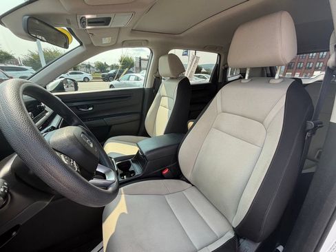 Used 2024 Honda CR-V EX image 4